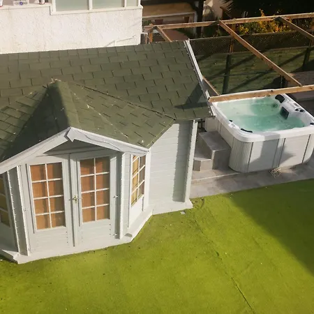 Private With Heated Swimming Pool, Roof Solarium & Garden Villa