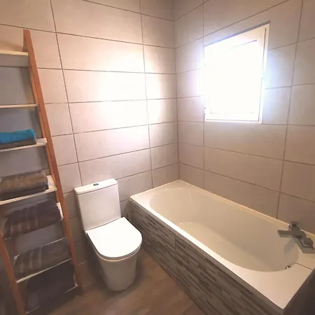 Private With Heated Swimming Pool, Roof Solarium & Garden Villa *
