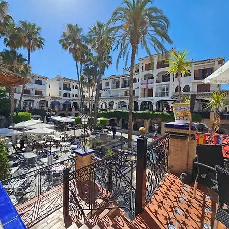 Private With Heated Swimming Pool, Roof Solarium & Garden