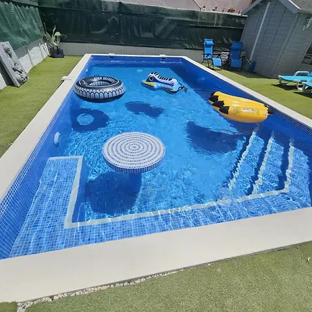 Private With Heated Swimming Pool, Roof Solarium & Garden * Orihuela